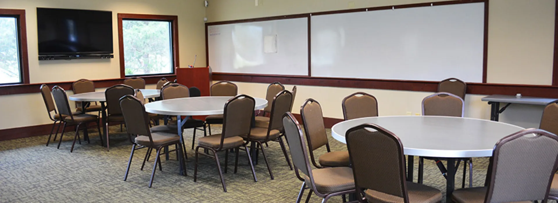 Clark Baker Lodge - Lakeview/Predator Rooms