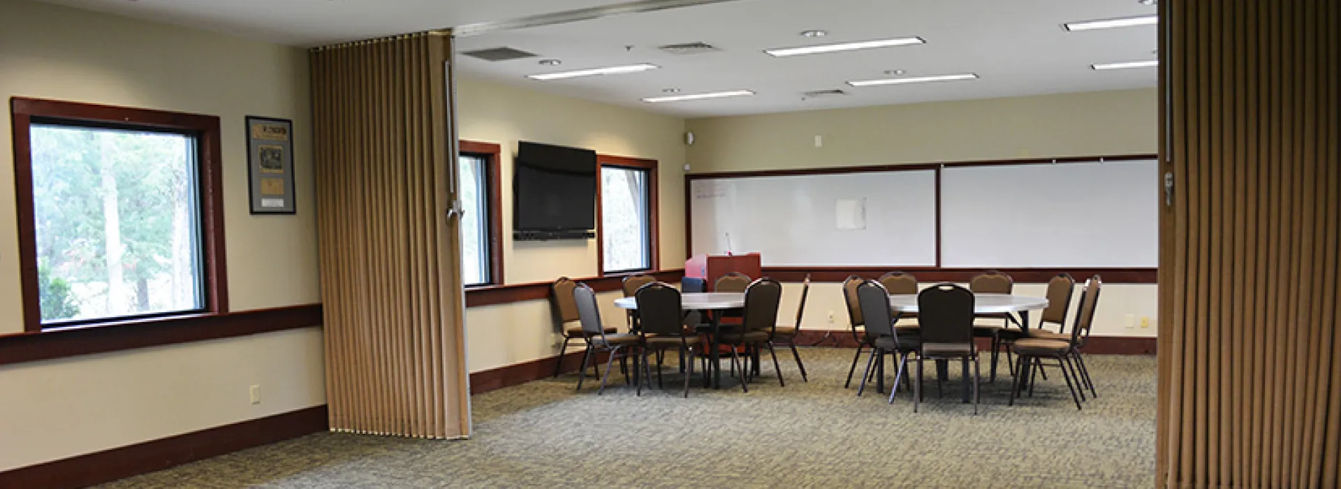 Clark Baker Lodge - Lakeview/Predator Rooms